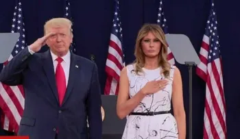 Trump jalea divisiones en EEUU en acto en Casa Blanca sin distancia social