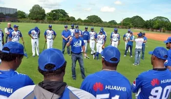 Manny Acta y directiva del Licey se reúnen con jugadores 