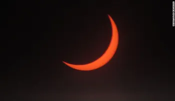 Cambian el horario de un vuelo desde Alaska para poder ver el eclipse