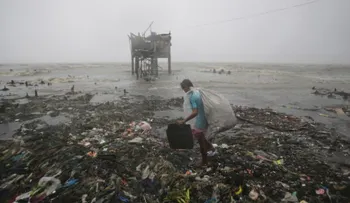 Más de 20.000 desplazados en Filipinas por el tifón 'Koppu'