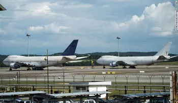 Malasia busca a los dueños de tres Boeing 747 abandonados en el aeropuerto