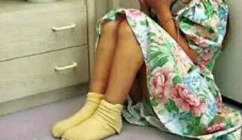 Mujer rocía con gasolina a su esposo y lo enciende mientras dormía, por abusar de su hija de 7 años ¡¡escalofriante!!