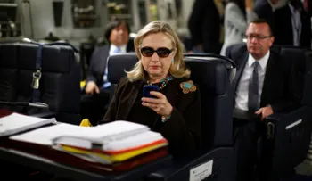 Kissinger, Photoshop y memes: Publican más correos de Hillary Clinton