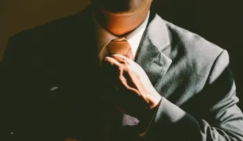 Personas que usan corbata podrían estar reduciendo el flujo de sangre al cerebro