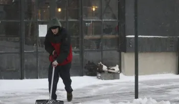 Una tormenta de nieve castiga a NY, con un impacto menor al esperado