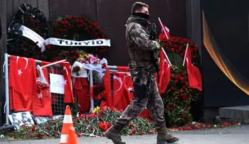 El atacante de Estambul pudo haber tenido ayuda, reconoce el viceprimer ministro turco