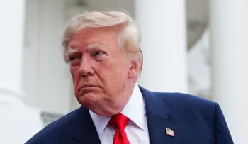 Jueza federal advierte que la demanda de Trump contra la BBC podría ser desestimada si no coopera con la entrega de pruebas