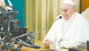 Papa pide a cardenales que practiquen compasión