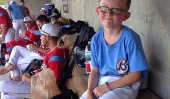 Muere niño recogedor de bates tras recibir batazo en la cabeza