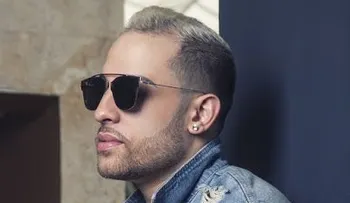 Mark B: "Trabajé en un ?call center?, asistente de luces y vendí ropa"