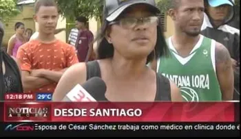 Mujeres se enfrentan a policías por arreglo de calles 