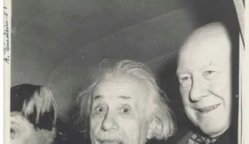 Albert Einstein y su histórica fofo con la lengua afuera; le gustó tanto que ordenó sacar nueve copias