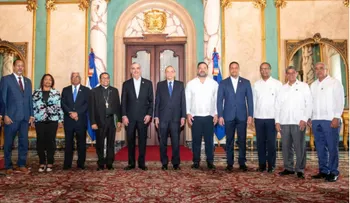 Abinader juramenta comité del Jardín Botánico