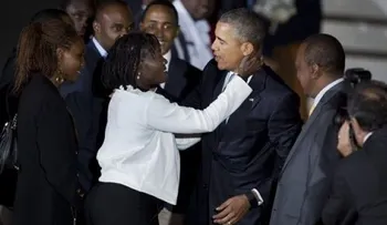 Obama regresa a Kenia y se reúne con familia de su padre 
