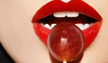 El aparato dental que promete hacerte una experta en el sexo oral