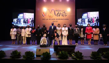 Presidente Abinader impone Medalla al Mérito de la Mujer a 14 damas destacadas