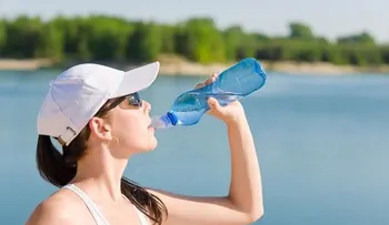 Un vaso de agua puede agilizar la función de su cerebro