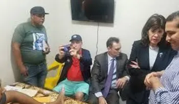Pedro Martínez y embajadora Robin Bernstein se comprometen a ayudar prospecto le amputaron pierna
