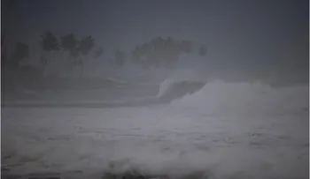 EE.UU. ordena evacuaciones en Carolina del Norte ante enorme huracán Erin