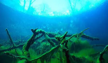 El misterioso lago ruso sin fondo que quita el sueño a buceadores y científicos (VIDEO)
