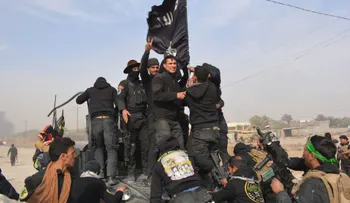 Lanzan nueva ofensiva contra posiciones de ISIS en Iraq y Siria