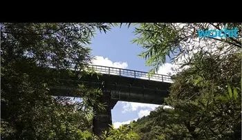 Hombre ileso después que tren le pasa por encima (Video)