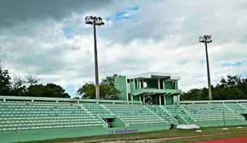 Estadio Olímpico de Villa Central, Barahona, se cae a pedazos sin usar