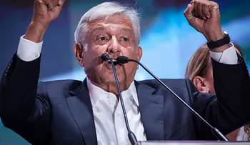 Andrés Manuel López Obrador promete solemnemente combatir la corrupción en México