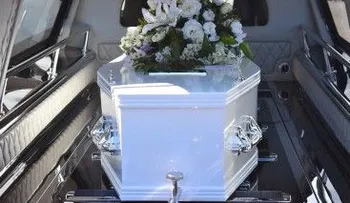  Un joven peruano comienza a respirar durante su funeral 