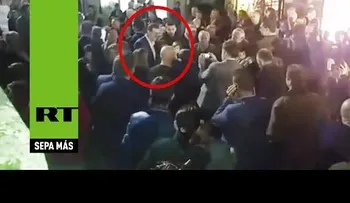 Un joven le rompe las gafas a Rajoy de un violento puñetazo (VIDEO)