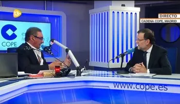 Mariano Rajoy sonriente junto a la imagen del niño sirio ahogado provoca polémica