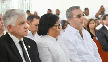 Presidente Abinader expresa pésame y solidaridad a senadora de Bahoruco, por fallecimiento de su esposo
