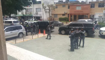 Policía intenta llevarse a testigo Willy Feliz en el Palacio de Justicia durante juicio por intento de homicidio