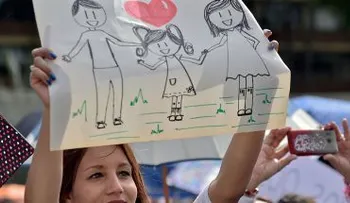 Papa Francisco pide no enseñar identidad de género en las escuelas
