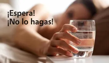 Descubre por qué no deberias beber el agua que dejaste al lado de tu cama