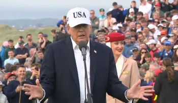 Trump anuncia la eliminación de los aranceles al whisky irlandés durante su visita a Irlanda