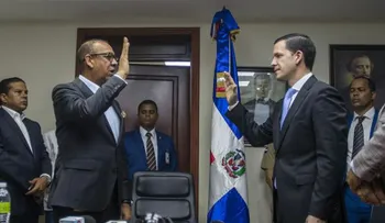 Deligne Ascención Juramenta a Hugo Beras como nuevo director del INTRAT
