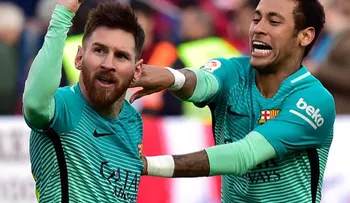 Messi le da vida al Barcelona en la Liga de España