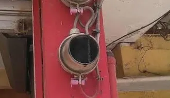 Moradores en comunidad de Santiago pintan de negro contadores 