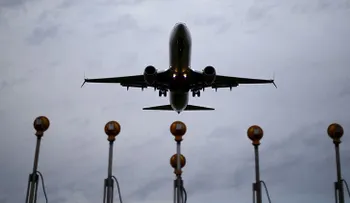 Un piloto iamenazó a su mujer con estrellar un avión de 200 pasajeros si se divorciaba de él