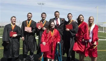 Septillizos se gradúan de la secundaria