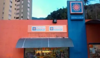 Gobierno venezolano ocupa cadena de supermercados  