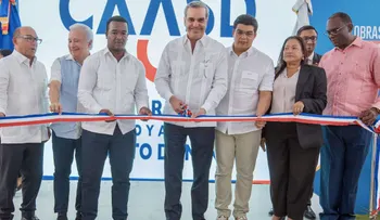Presidente Abinader inaugura cañada saneada de Los Rieles en Pantoja; inversión supera los RD 285 millones