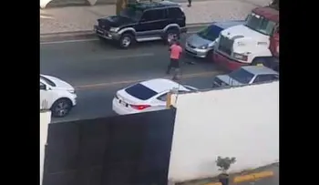 Dos hombres paralizan el Malecón con una pelea