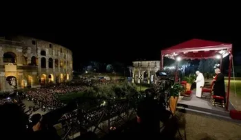 Papa Francisco preside procesión del Viernes Santo