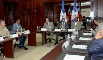 Buscan solucionar dificultades enfrentan camioneros transportan mercancías hacia Haití 