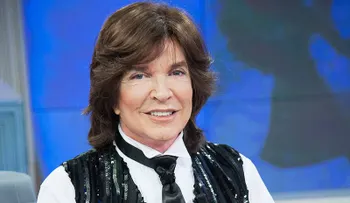 Camilo Sesto recibe el alta médica del hospital y anuncia nuevo disco para diciembre