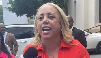 Periodista Iluminada Muñoz obtiene orden de arresto contra «La Tora» por evasión judicial