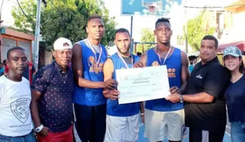 Los Leones de Guachupita logran la "I Copa de Basket 3x3 Karim Abu Nabaa 2016"