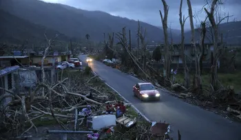 Puerto Rico celebra una de sus Navidades más amargas y a oscuras por huracán María